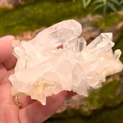 Smuk bjergkrystalklynge 8,3 x 6,8 cm - eksklusiv klar krystal af hj kvalitet 145g