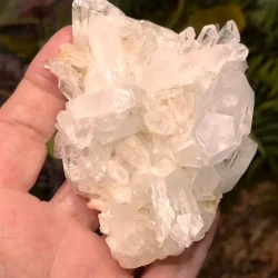 Smuk bjergkrystalklynge 8,3 x 6,8 cm - eksklusiv klar krystal af hj kvalitet 145g