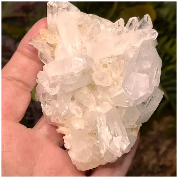 Smuk bjergkrystalklynge 8,3 x 6,8 cm - eksklusiv klar krystal af hj kvalitet 145g