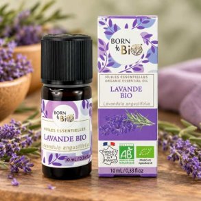 �kologisk �terisk lavendelolie fra Born to Bio, 10 ml, med tilh�rende �ske.