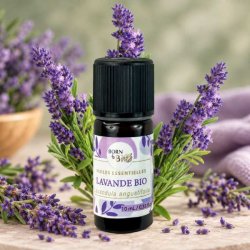 Born to Bio �kologisk lavendelolie med friske lavendelblomster omkring flasken.