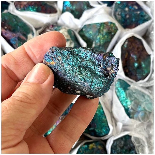 R� Chalcopyrit | P�fuglesten | M�l 4 - 5 cm