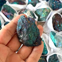 R� Chalcopyrit | P�fuglesten | M�l 4 - 5 cm