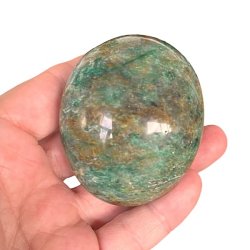Meget smuk grn chrysocolla hndsten  unik palmstone p 6,2 x 5,2 x 3,6 cm