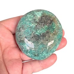 Meget smuk grn chrysocolla hndsten  unik palmstone p 6,2 x 5,3 x 2,5 cm