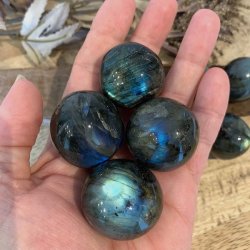 Labradorit lommesten, runde, Ml 2,5 - 3 cm