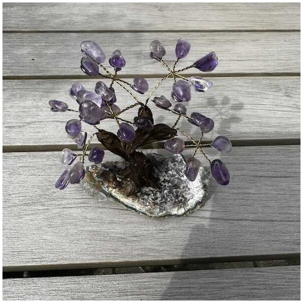 H�ndlavet unikt ametyst krystaltr� p� ametyst geode (5)