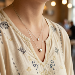 Dobbelthalskde i rustfrit stl med hjerte og drbevedhng med rhinsten