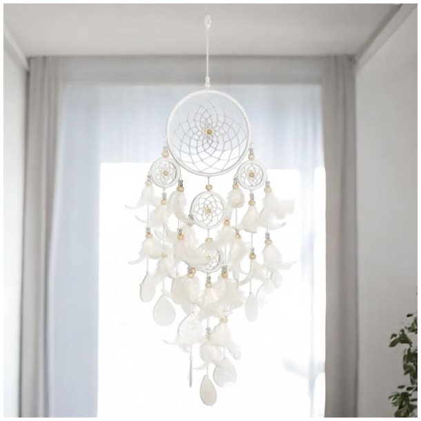 Hndlavet drmmefanger med capizskaller og fjer - 14 x 60 cm, for en beroligende atmosfre