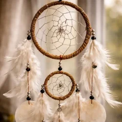 H�ndlavet dr�mmefanger med capiz skaller � boho &amp; natur 50 cm