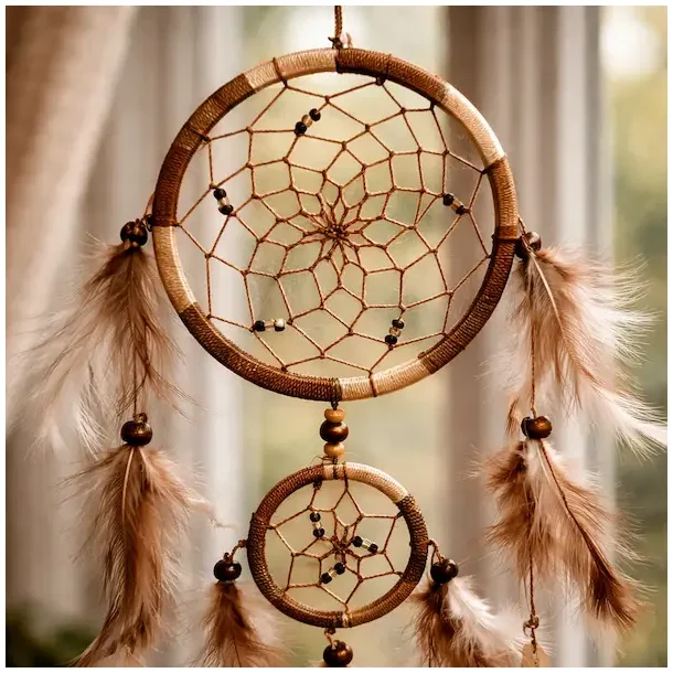 H�ndlavet dr�mmefanger med capiz skaller � fjer &amp; natur 50 cm