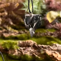 Elite Shungit Vedhng  3,1 x 2,4 cm med Vokset Sort Snre