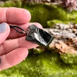 Elite Shungit Vedhng  2,9 x 1,8 cm med Vokset Sort Snre