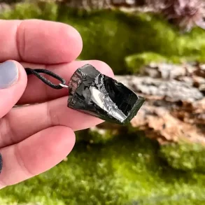 Elite Shungit Vedhng  2,9 x 1,8 cm med Vokset Sort Snre