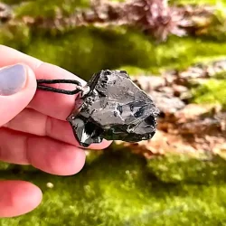 Elite Shungit Vedhng  3,1 x 3 cm med Vokset Sort Snre