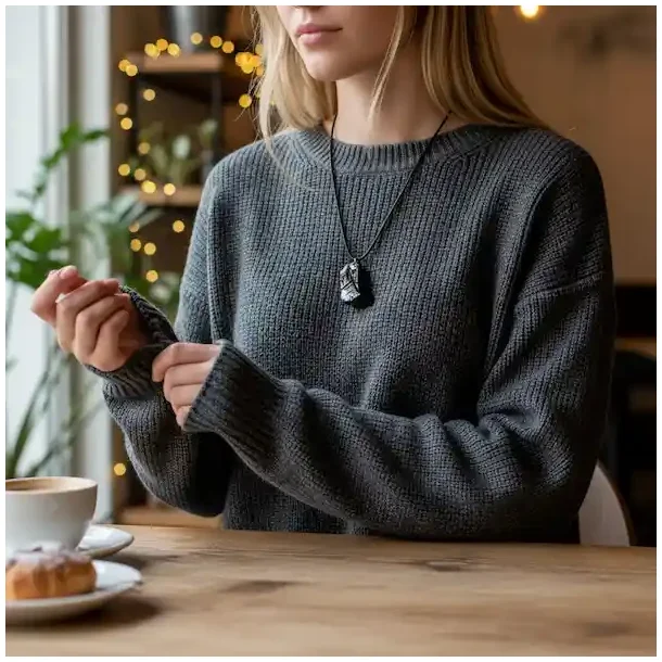 Elite Shungit Vedhng  3,4 x 2,2 cm med Vokset Sort Snre