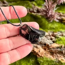 Elite Shungit Vedhng  3,4 x 2,2 cm med Vokset Sort Snre