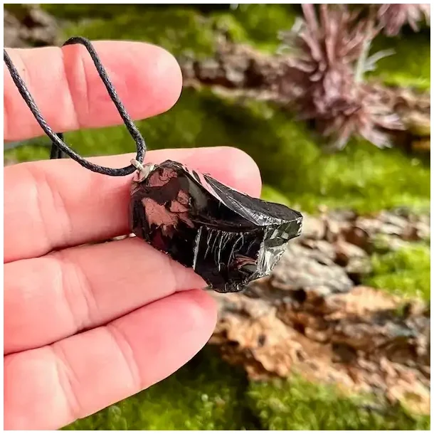 Elite Shungit Vedhng  3,4 x 2,2 cm med Vokset Sort Snre