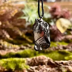 Elite Shungit Vedhng  3,4 x 2,2 cm med Vokset Sort Snre