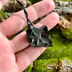 Elite Shungit Vedhng  3,1 x 2,2 cm med Vokset Sort Snre