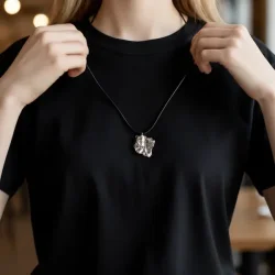 Elite Shungit Vedhng  3,1 x 2,2 cm med Vokset Sort Snre