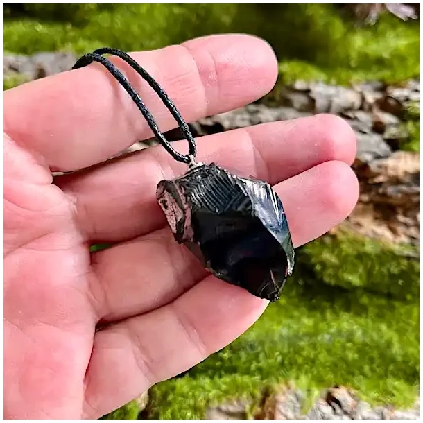 Elite Shungit Vedhng  3,5 x 2,2 cm med Vokset Sort Snre