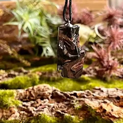 Elite Shungit Vedhng  4 x 2 cm med Vokset Sort Snre