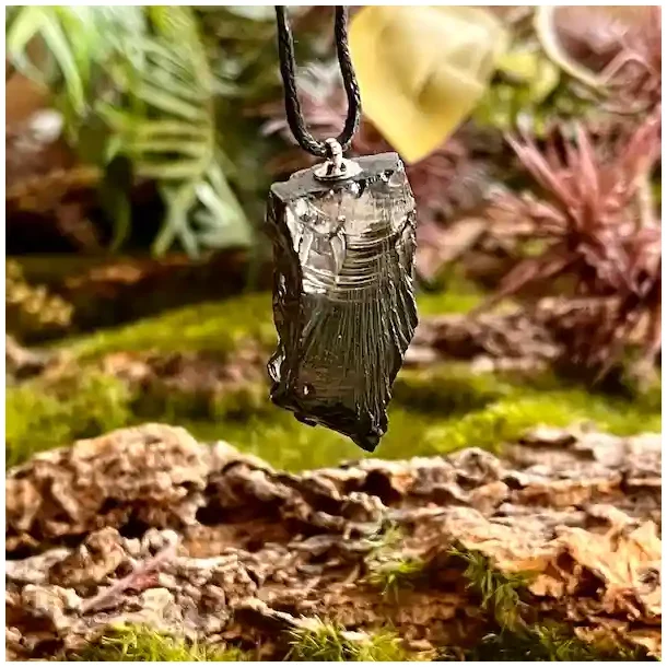 Elite Shungit Vedhng  3,3 x 1,7 cm med Vokset Sort Snre