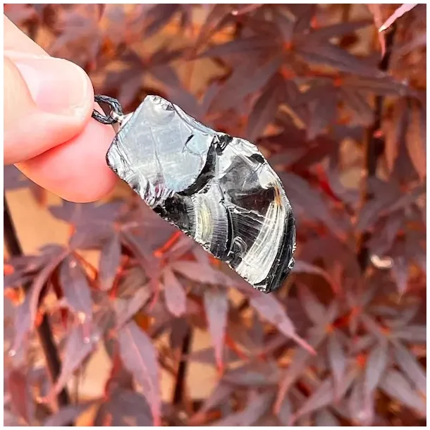 Elite Shungit Vedhng  4,2 x 2 cm med Vokset Sort Snre