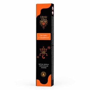 Ethnic Vibes Palo Santo & Sandeltr� h�ndrullede r�gelsespinde i pakke med 15 pinde p� hvid baggrund.