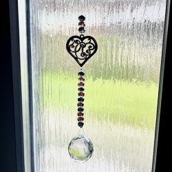 Feng Shui hjertehanger med glasprismer 40 cm  harmoni, krlighed og lys i hjemmet