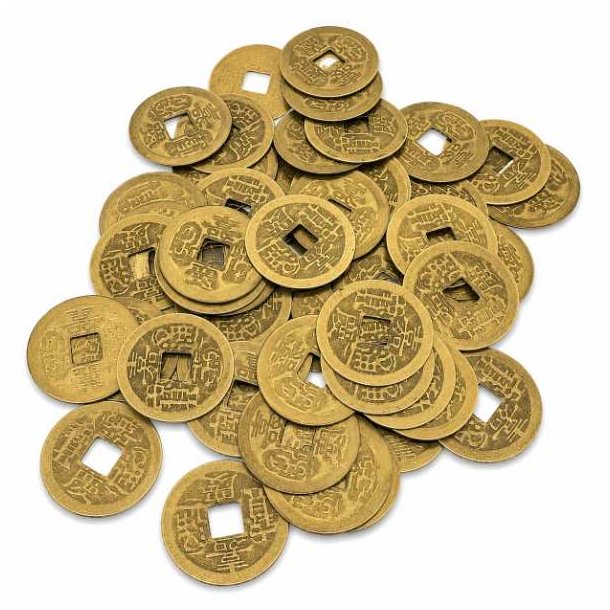 Feng Shui lykkem�nter med traditionelt kinesisk m�nster p� hvid baggrund.