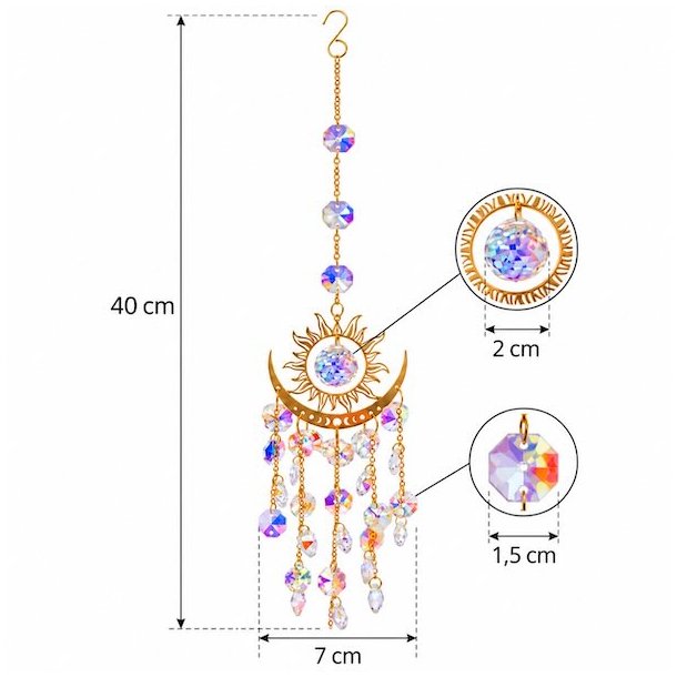 Feng Shui solfanger i gyldent metal med sol, halvm�ne og facetslebet regnbueglas &ndash; m�langivelse med totall�ngde 40 cm, m�nebredde 7 cm og glasdele p� 2 cm og 1,5 cm.