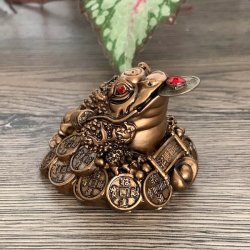 Bronzefarvet Lykkefr med Lykkemnt, Tiltrk Held og Lykke,  Ml 5 x 3,5 cm