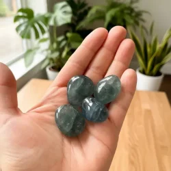 Gr�nbl� fluorit 2,5�3 cm � smuk lommesten til fokus, ro og klarhed