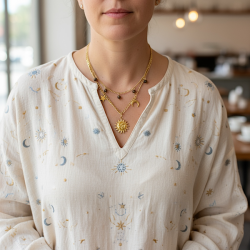 Forgyldt dobbeltkde med sol, mne, stjerne &amp; tigerje - Kosmisk smykke