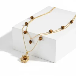 Spirituel forgyldt halsk�de i st�l med tiger�je og sol � styrke &amp; selvtillid