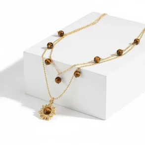 Spirituel forgyldt halsk�de i st�l med tiger�je og sol � styrke & selvtillid
