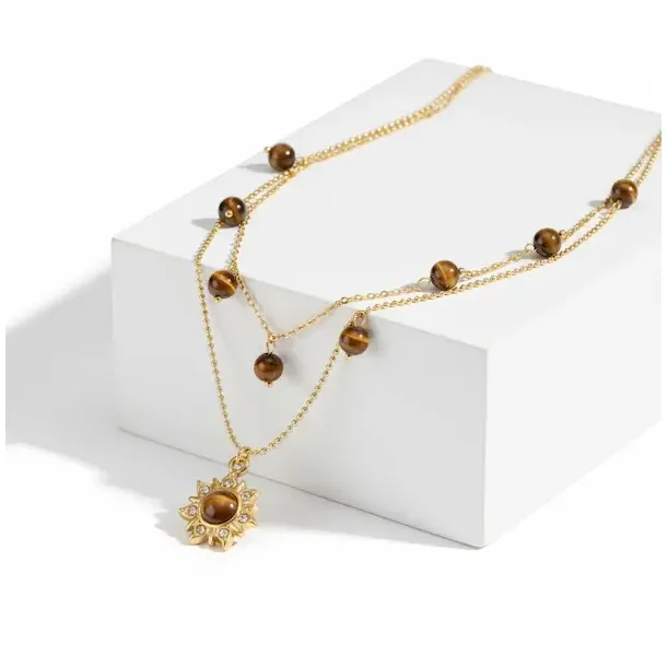Spirituel forgyldt halsk�de i st�l med tiger�je og sol � styrke &amp; selvtillid