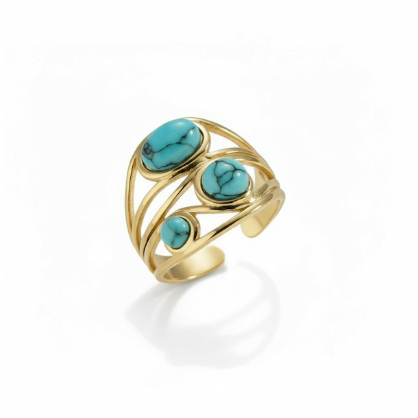 Forgyldt justerbar ring med tre bl� howlit-sten i elegant organisk design