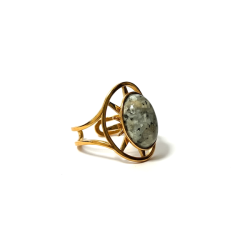 Forgyldt justerbar ring i stl med oval grn serpentin  spirituelt symbol p balance