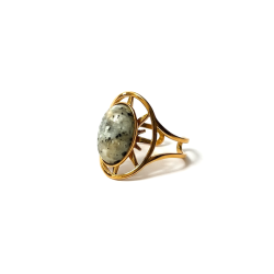 Forgyldt justerbar ring i stl med oval grn serpentin  spirituelt symbol p balance