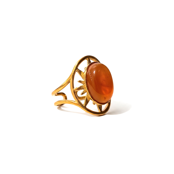 Forgyldt justerbar ring i st�l med oval karneol � symbol p� styrke og passion