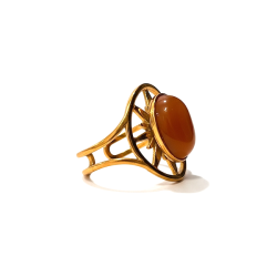 Forgyldt justerbar ring i stl med oval karneol  symbol p styrke og passion