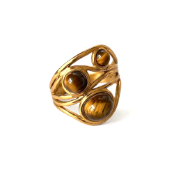 Justerbar forgyldt ring i st�l med tre tiger�je-sten i elegant organisk design
