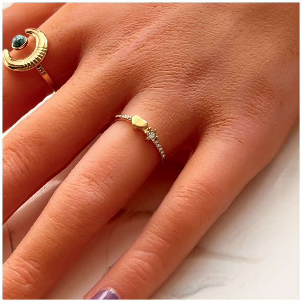 Forgyldt Ring med Hjerte og Rhinsten  Sjlens Lys