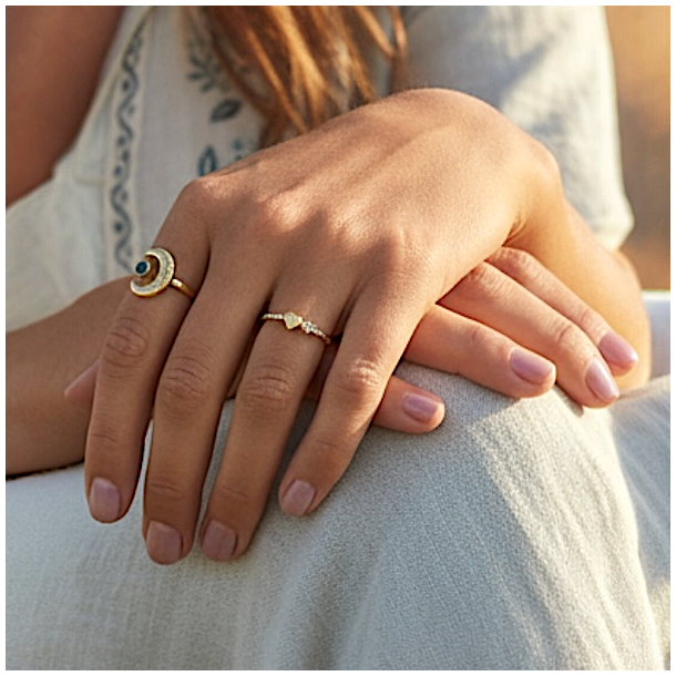 Forgyldt Ring med Hjerte og Rhinsten  Sjlens Lys