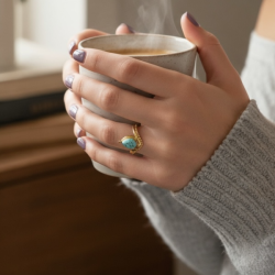 Smuk forgyldt stlring med bl howlit  justerbar spirituel ring i drbeform