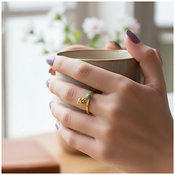 Smuk forgyldt stlring med bl howlit og hjerte  justerbar spirituel ring