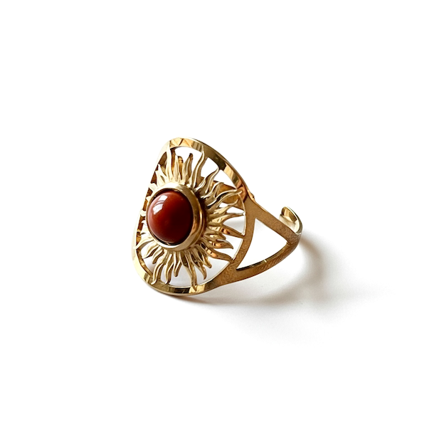 Forgyldt Justerbar Ring med Sol og Rd Jaspis  Varme &amp; Kraft